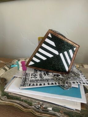 Metallic Novelty Bronze & Black Kite Crossbody bag 🪁